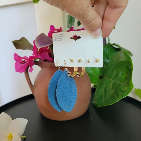 BRAND NEW CAROL INC EARRINGS - Picture 3 of 5